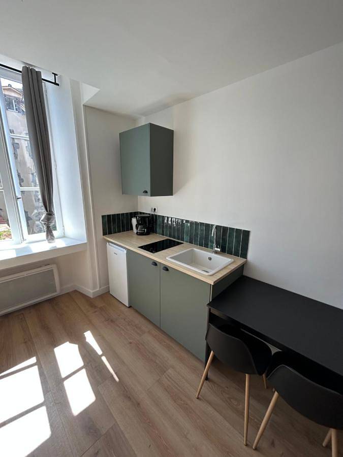 Appartement entier, One-Bedroom Apartment in Aurillac, Région d'Aurillac