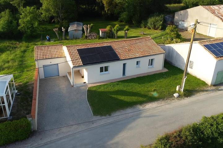 Maison de campagne pour 6 personnes, avec jardin ainsi que vue et terrasse à Le Bourdet