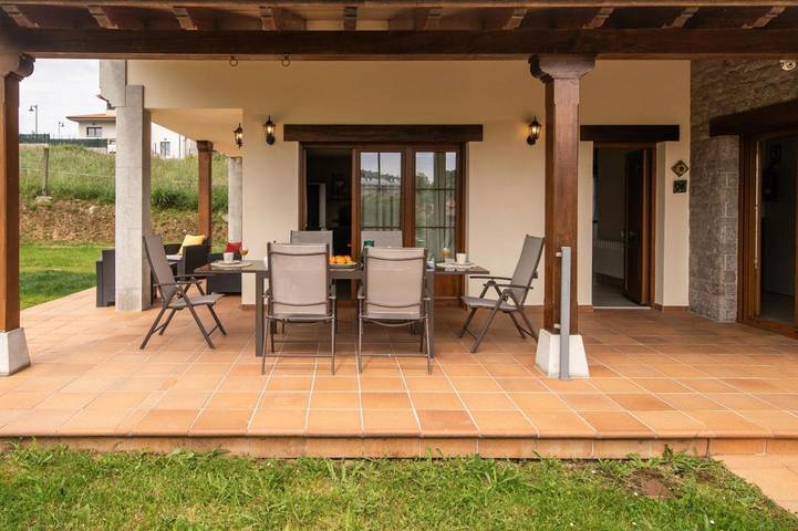 Casa rural para 8 personas, con Balcón y Terraza además de Jardín y Vistas en Andrín - 4