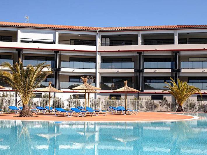 Camping pour 4 personnes, avec bassin pour enfant ainsi que balcon et sauna