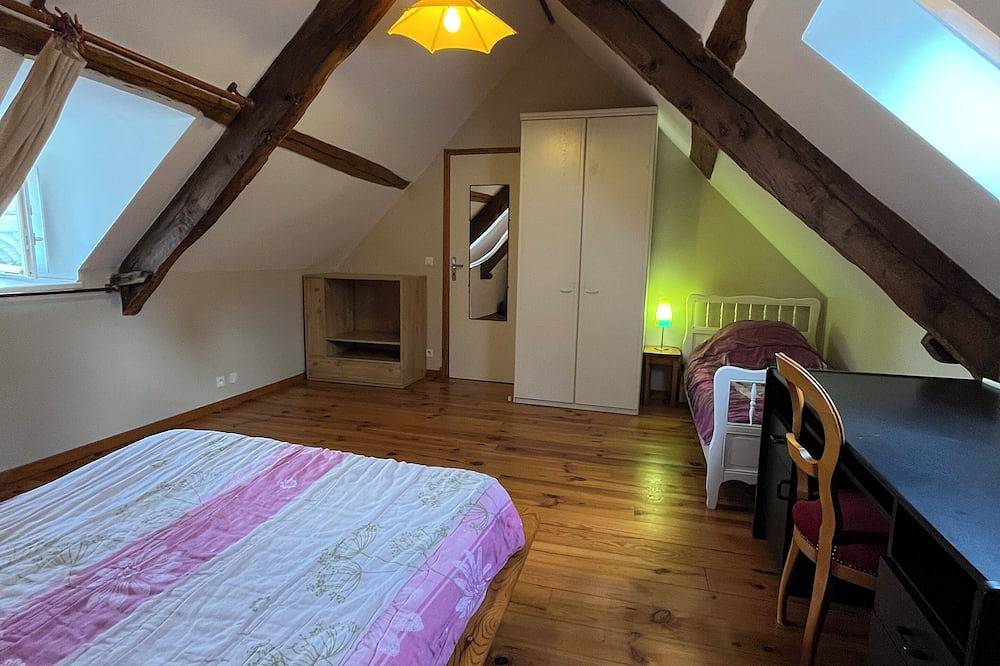 Le Mas de Barbat, maison de caractère avec piscine privée. in Savignac, Aveyron