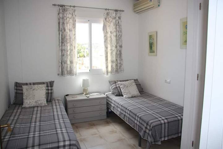 Entire apartment, South Facing Apartment, Fantastic Sea Views,Terrace, 300m beach in Playa de las Ventanicas, Mojácar