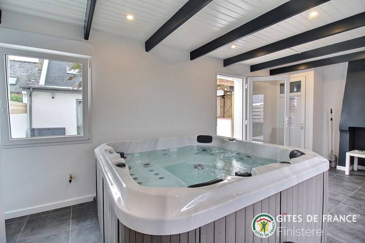 Le gîte des roches " 400M de la plage, vue mer" avec jacuzzi in Saint-Pol-de-Léon, Ceinture Dorée
