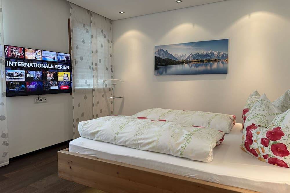 Preciosa casa de vacaciones privada para 6 personas con Wifi, piscina, Tv, patio y vista panorámica in Stanz bei Landeck, Region de Tirol Alto