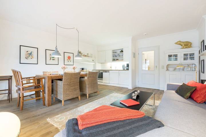 Ganze Wohnung, Süderhof 14 - im Südwesten von Keitum gelegenes reetgedecktes Haus in Keitum, Sylt (Gemeinde)