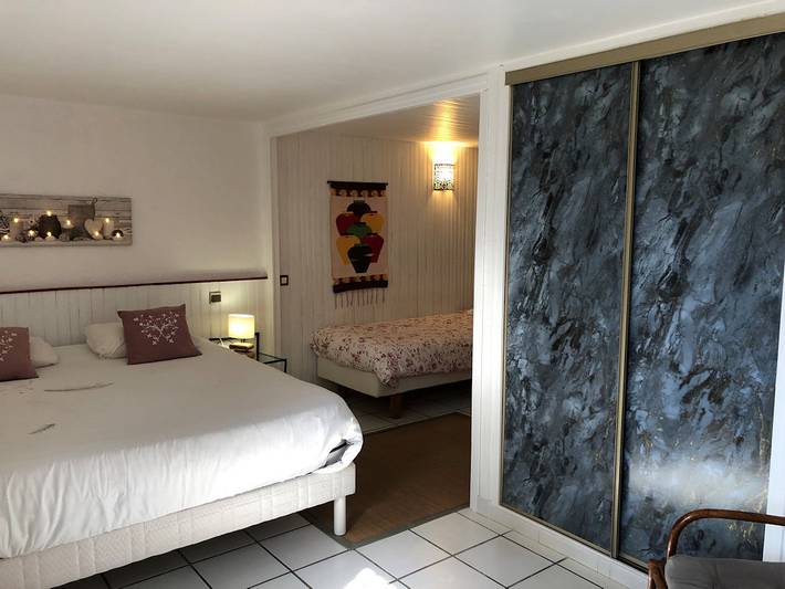 Gîte pour 4 personnes, avec jardin ainsi que terrasse et piscine à Lorgues - 3