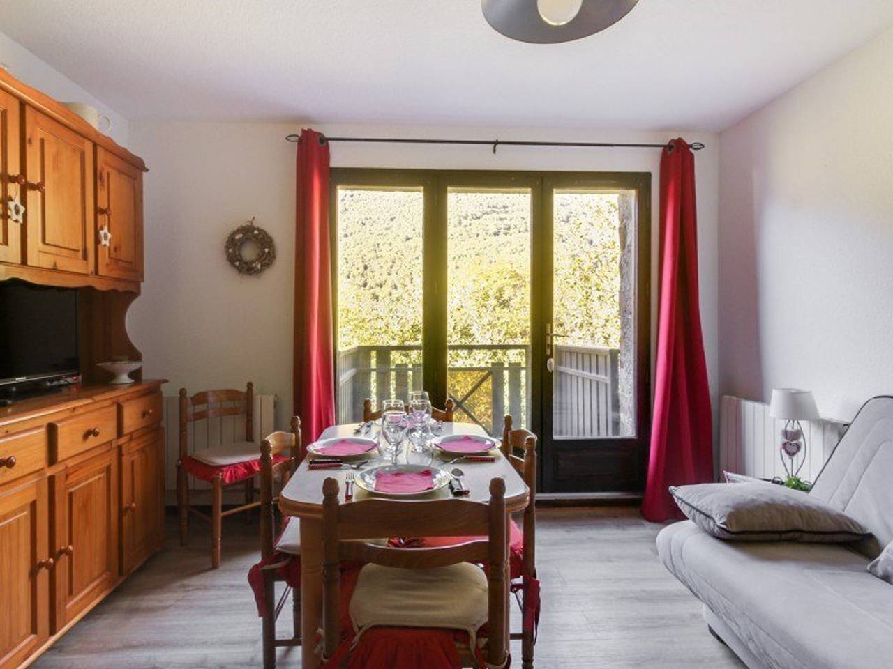 Ganze Wohnung, Duplex-T3 für 6 Pers. mit Kamin und Balkon in Esquièze-Sère in Esquièze-Sère, Nationalpark Pyrenäen