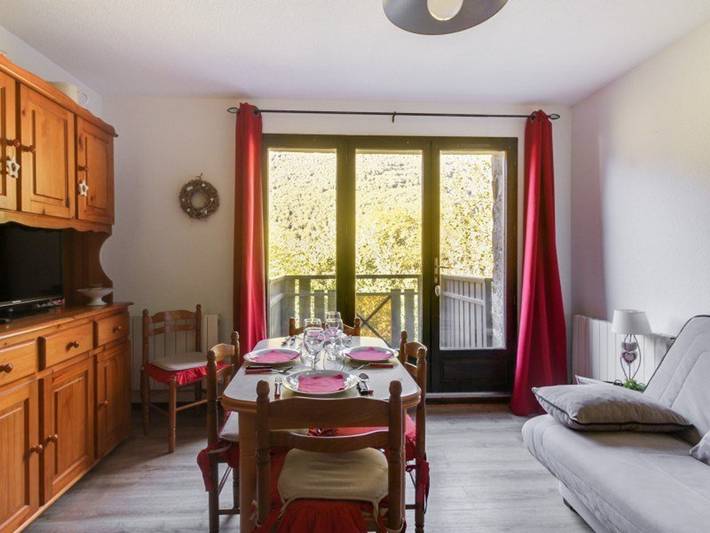 Gîte pour 6 personnes, avec balcon à Esquièze-Sère - 2