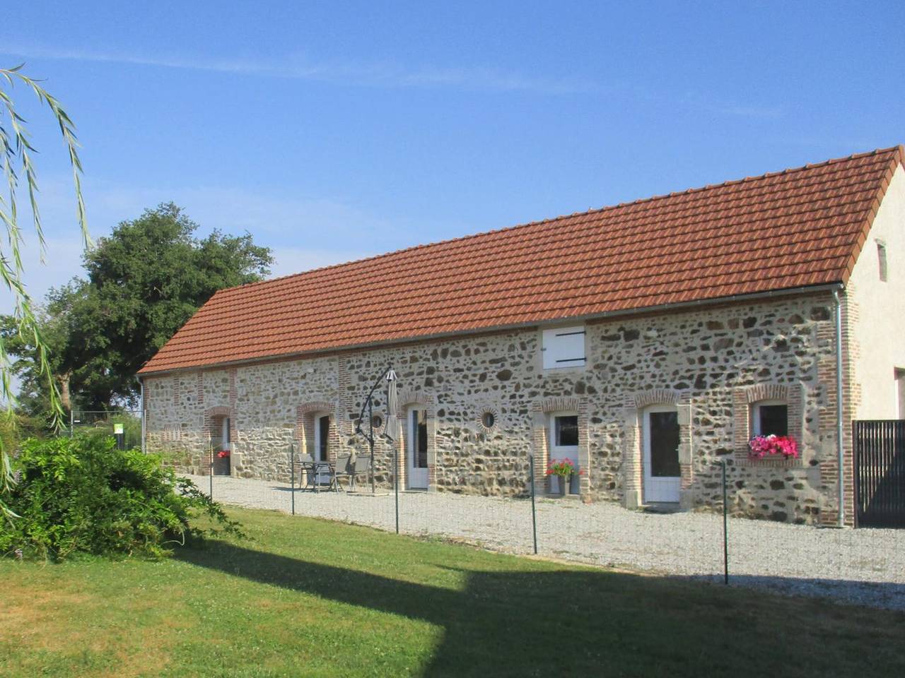 Casa renovada para pareja en granja con Spa in Cressanges, Allier (desambiguación)
