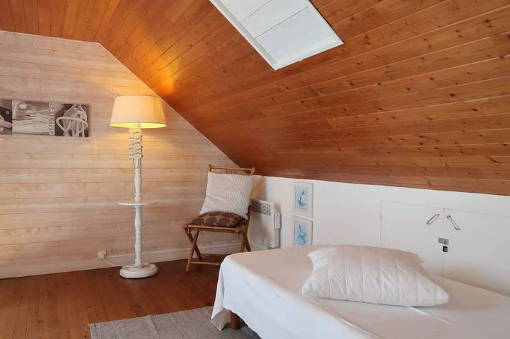 Angenehme Wohnung in einem Ferienhaus für 6 Gäste mit TV, Terrasse und Haustiere erlaubt in Plozévet, Côte de Cornouaille
