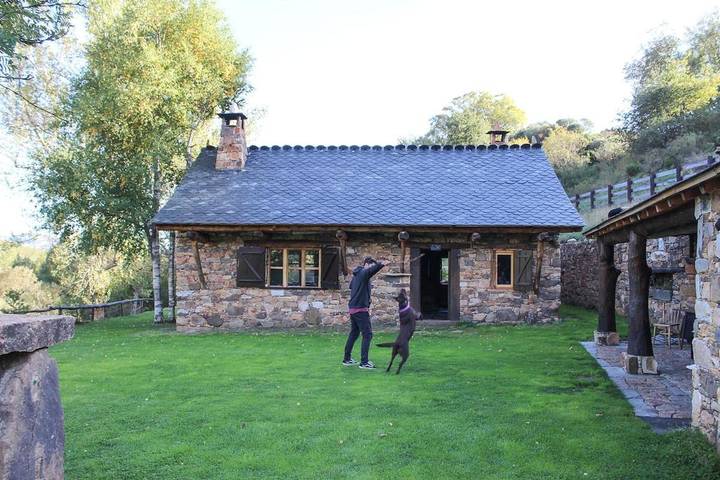 Casa rural para 4 personas, con Balcón y Terraza además de Jardín y Piscina en Villablino - 3
