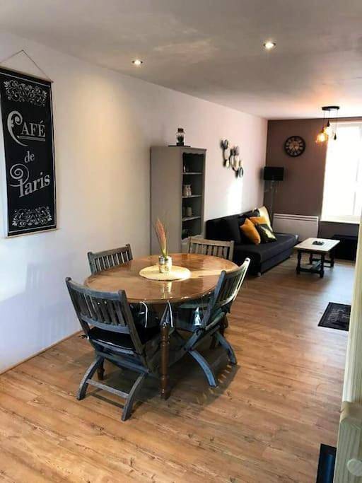 Gîte pour 4 personnes, avec terrasse à Toussaint (homonymie)