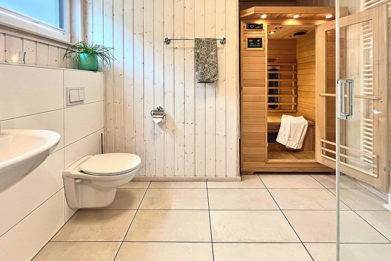 Hyggebo - Infrarot-Sauna, Badewanne, Kamin, Terrasse, 2 Smart-Tv, 2 Parkplätze in Olpenitz, Kappeln