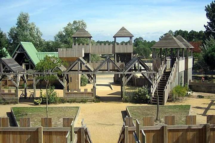 Pavillon Hourtin-ville, near the lake in Hourtin, Médoc Regional Natural Park