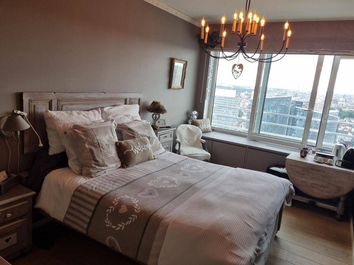 Romantics rooms in Brussels sky in Bruxelles, Flandre