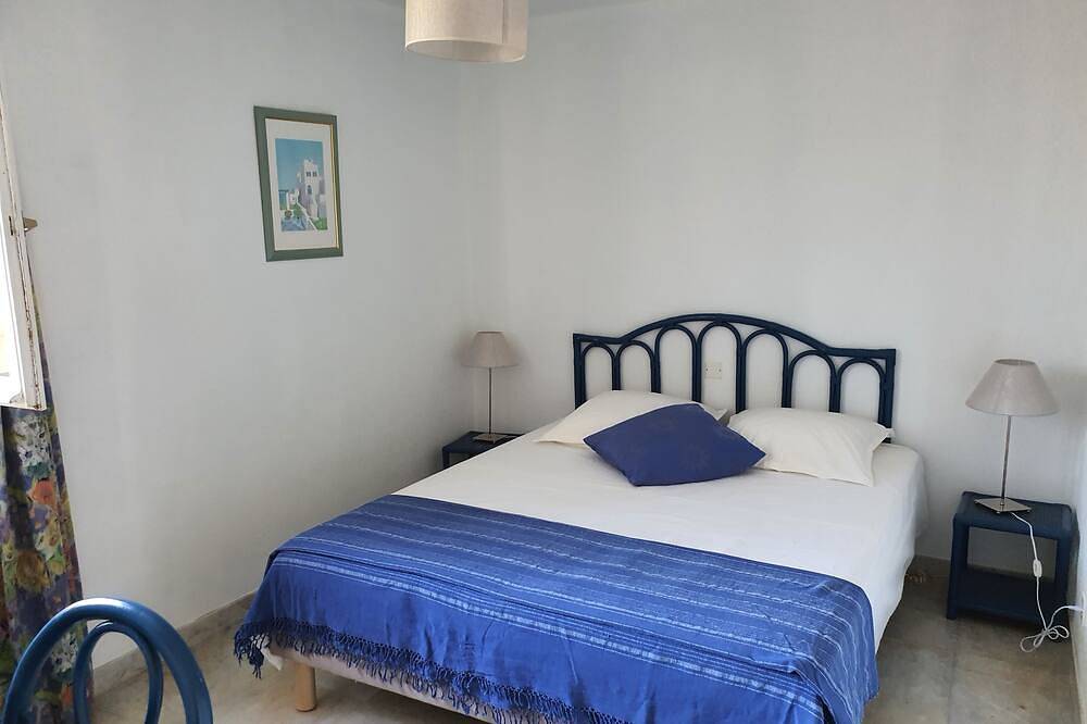 Appartement en rez-de-jardin avec terrasse et accès piscine in Lauris, Parc naturel régional du Luberon