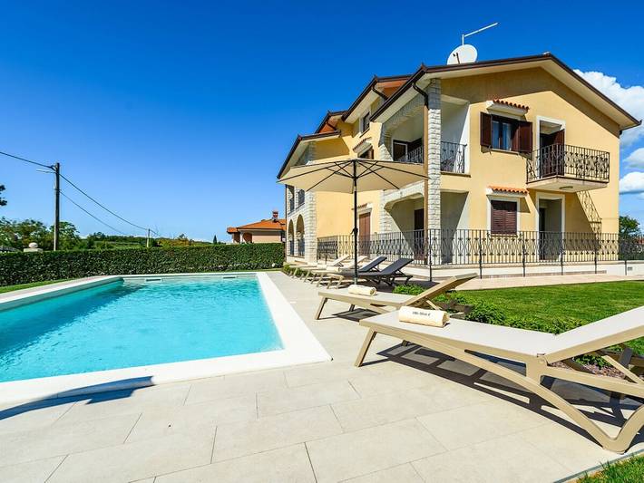 Ferienhaus für 6 Personen, mit Balkon und Balkon/Terrasse sowie Terrasse und Garten
