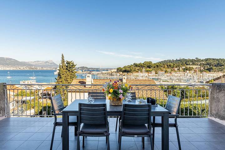Appartement de vacances entier, Bel appartement vue mer, Clim, Wifi, plage et commerces à pied in Saint-Mandrier-sur-Mer, Côte méditerranéenne (France)
