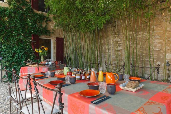 Chambre d’hôte pour 3 personnes, avec piscine ainsi que vue et jardin, adapté aux familles à Robion - 4