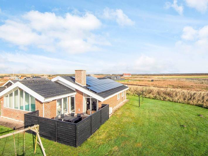 Vakantiehuis voor 8 personen, with Whirlpool and Zwembad as well as Sauna in Vejlby Klit
