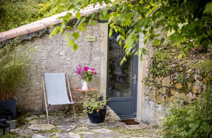 Location de vacances pour 2 personnes, avec vue et jardin ainsi que terrasse et piscine à Belvèze - 3
