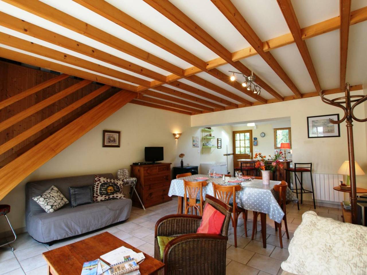 Gîte lumineux avec jardin privé, proche Mont Saint-Michel, animaux acceptés in Braffais, Côte de la Déroute