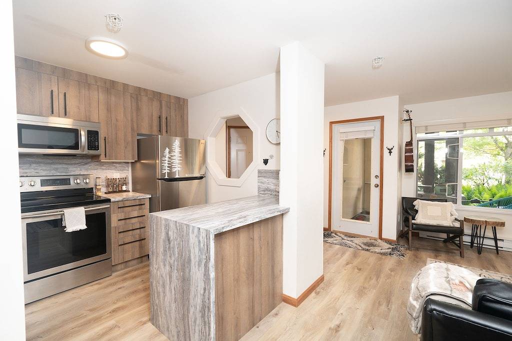 ★ Stilvolles Stadthaus in Village mit Fahrrädern, privatem Whirlpool, Grill und vielem mehr!★ in Whistler, Whistler Blackcomb