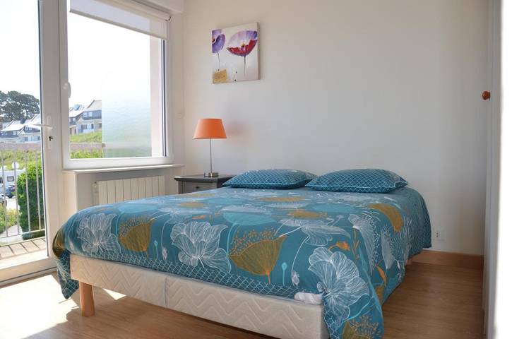 Gîte pour 2 personnes, avec jardin ainsi que vue et balcon dans Plage de Tournemine - 4