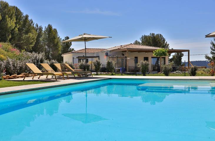 Location de vacances pour 16 personnes, avec terrasse ainsi que jardin et piscine à La Cadière-d'Azur - 3