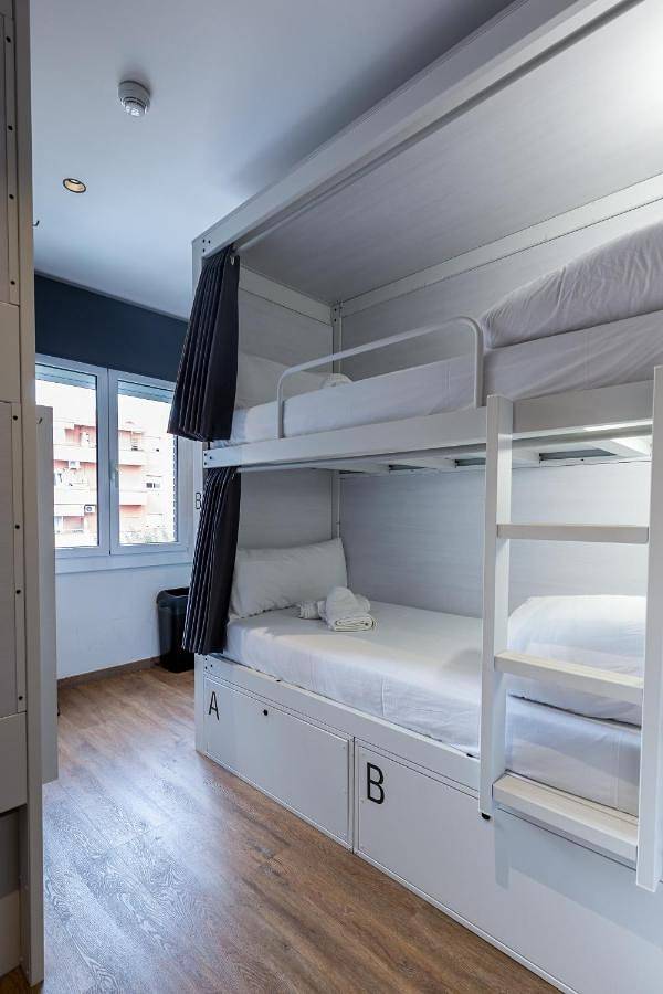 Hostal para 2 personas con terraza in El Prat de Llobregat, Bajo Llobregat
