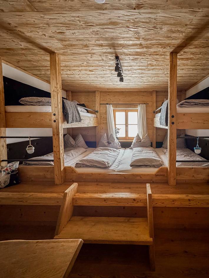 Ferienwohnung für 8 Personen, mit Terrasse und Garten in Navis