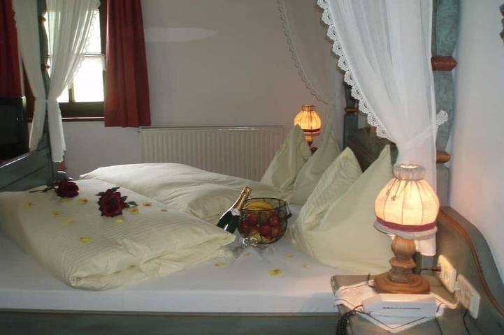Hochzeitsstube \"Glücklichsein\" Üf - Naturhotel Hüttenwirt in Hohe Tauern, Hüttschlag