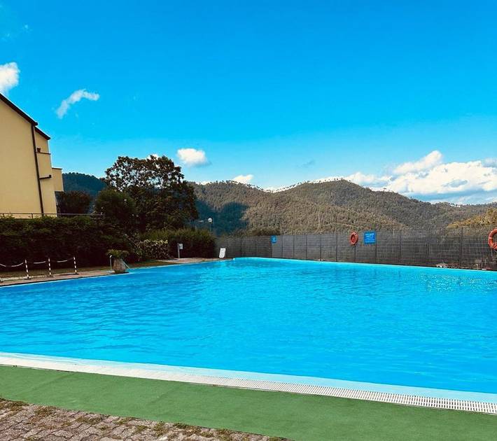 Location de vacances pour 6 personnes, avec vue ainsi que jardin et piscine à Pignone - 3