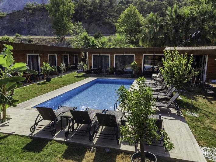 Hôtel pour 3 personnes, avec jardin ainsi que piscine et terrasse