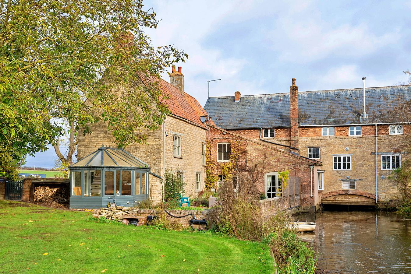Islip Mill House - Beautiful Riverside Home in Northamptonshire