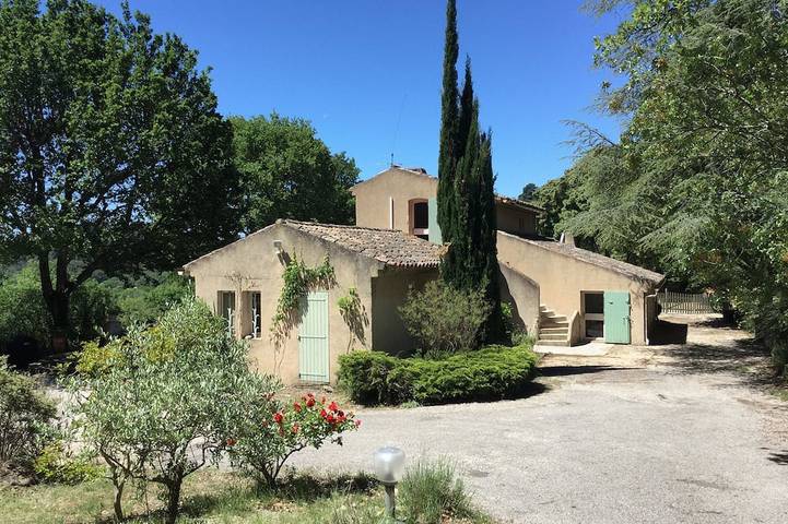 Maison de vacances pour 8 personnes, avec terrasse et jardin à Lourmarin