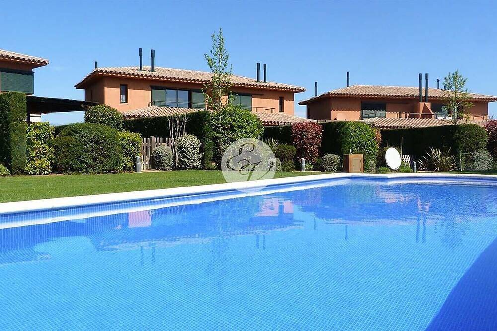 Die Villa Brenda befindet sich im Torremirona Resort in Navata, Oberampurien