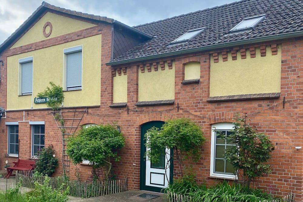 Fz im Obergeschoß - Ferienzimmer mit Bed and Breakfast in Bollewick, Müritz