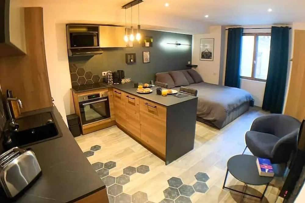 Entire apartment, Las Torres Appart'hôtel 1 in Manosque, Parc naturel régional du Luberon