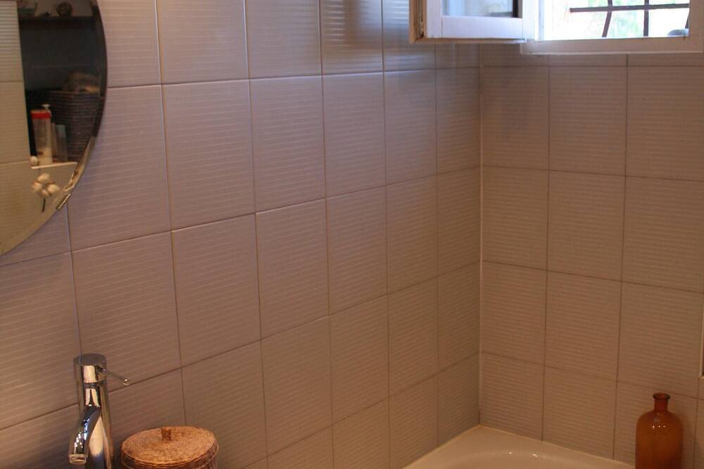 Petite Maison De Charme 70m2, climatisée,jardin,piscine dans le domaine, parking in Biot, Côte méditerranéenne (France)