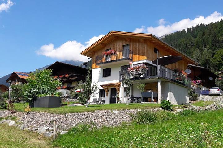 Ferienwohnung für 5 Personen, mit Balkon und Pool sowie Garten - 1