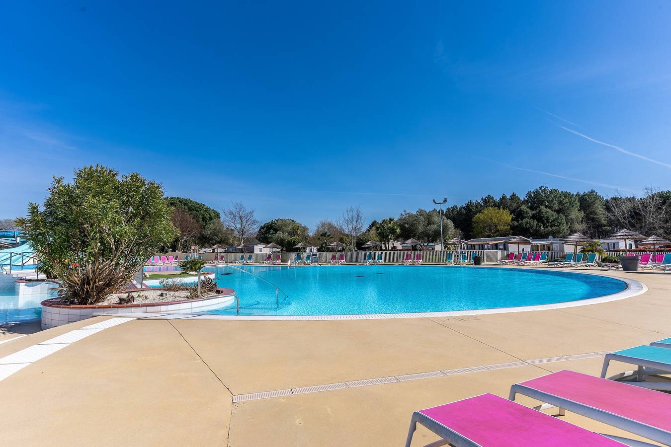 Mobilehome Bernard climatisé avec un parc aquatique in Gastes, Côte d’Argent