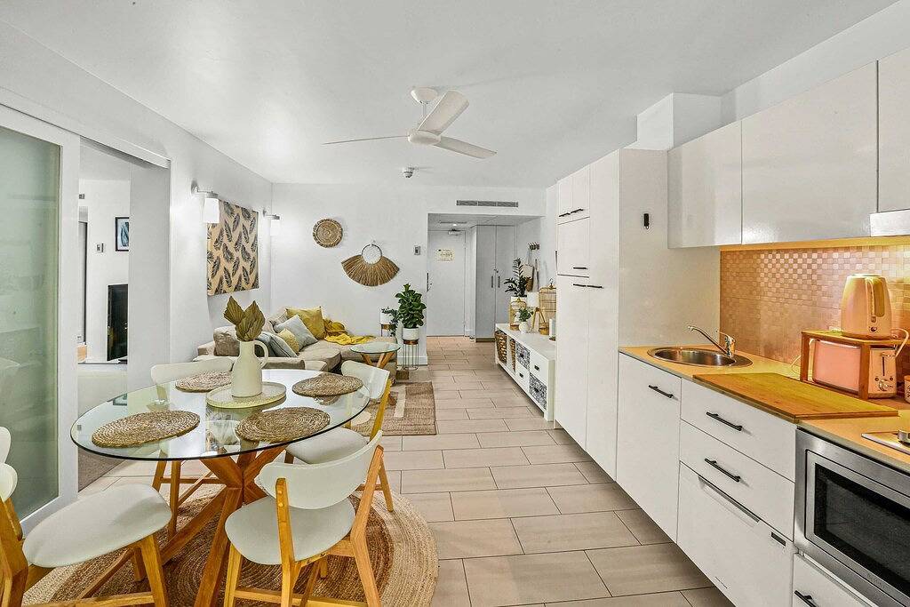 Ganze Wohnung, Stylish Tropical Escape in Palm Cove – Resort Condo with Balcony & Pool Views in Palm Cove, Cairns