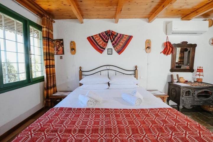 Ferienwohnung für 3 Personen, mit Balkon und Terrasse sowie Garten und Ausblick in Kritsa