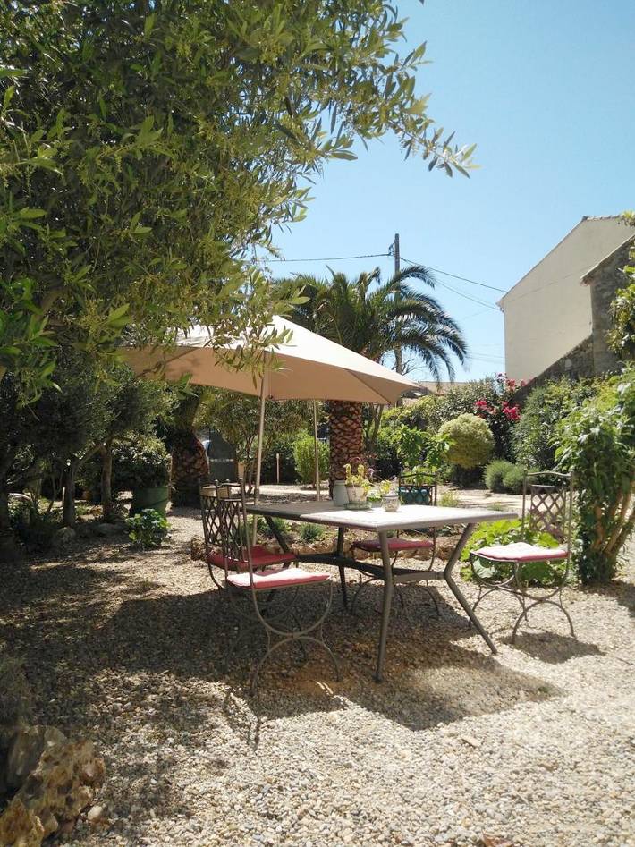 Location de vacances pour 2 personnes, avec vue ainsi que terrasse et jardin, animaux acceptés à Homps - 2