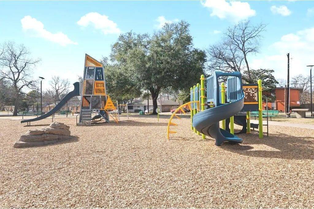 Ganze Wohnung, Cozy, modern space⭐️Walk to Twu⭐️King bed⭐Sleeps 4 in Denton, Denton County