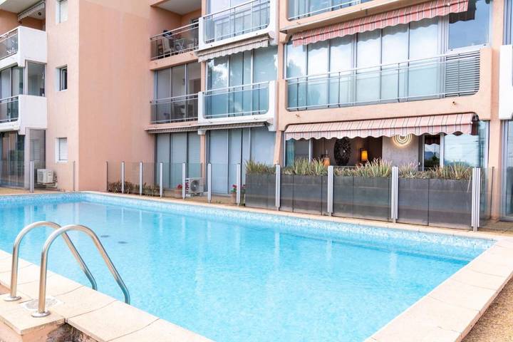 Apartamento de vacaciones para 6 personas, con vistas además de piscina y balcón - 1