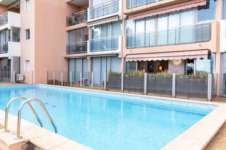 Apartamento de vacaciones para 6 personas, con piscina además de vistas y balcón - 1