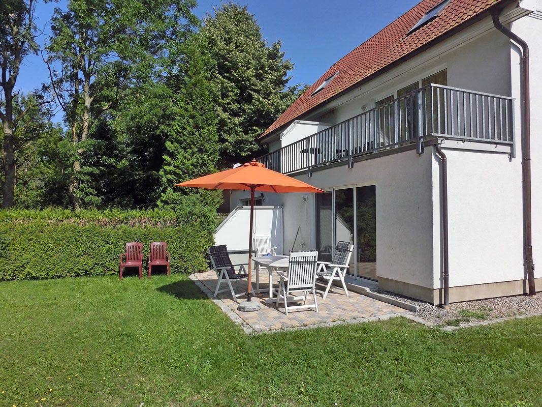 Apartamento entero, Parterre Ferienwohnung in sehr ruhiger Lage mit Waschmaschine, Terrasse in Wiek, Rügen