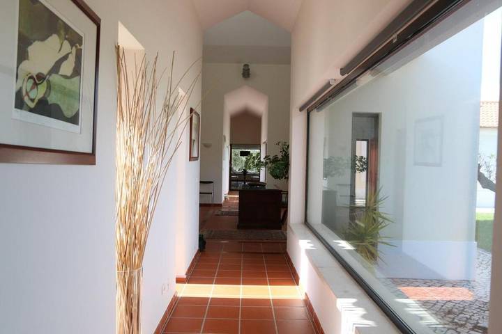 Location de vacances pour 8 personnes, avec vue et jardin ainsi que piscine et terrasse dans Alcochete - 4